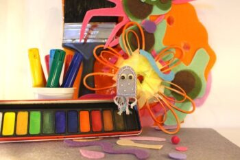 Celf a Chrefft gyda deunyddiau wedi’u hailgylchu