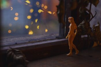 Yn berffaith rhyfedd...