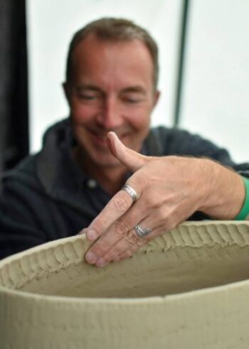 Ffurfiau Cerameg: gweithdy adeiladu â llaw