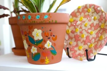 Sesiwn Dawel: Peintio potiau blodau ac