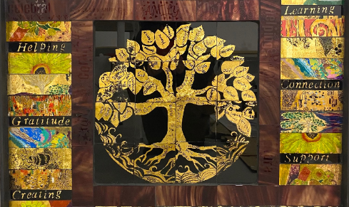 Darn cydweithredol gwydr wedi ei greu ar gyfer prosiect Ymdeimlad o le gyda'r artist Lisa Burkl. Coeden aur ynhanol y darn, wedi ei amgylchynu gan darnau unigol gan gynnwys calonnau, patrymau a geiriau.
